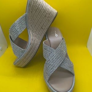 New in box mix no.6 wedge Sz.10 silver bling / Tan. 3 in. After 1 1/2’ p…